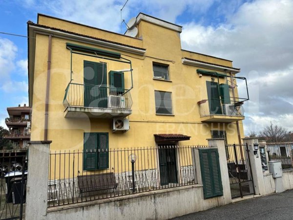 appartamento in vendita a Roma in zona Casal Morena