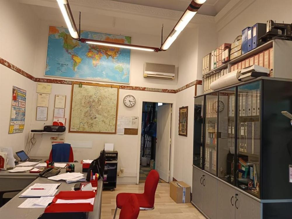 negozio in vendita a Roma in zona Ardeatino