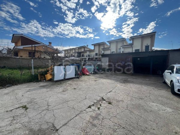appartamento in vendita a Roma in zona Pantan Monastero