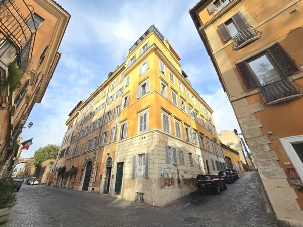 appartamento in vendita a Roma in zona Rione Regola