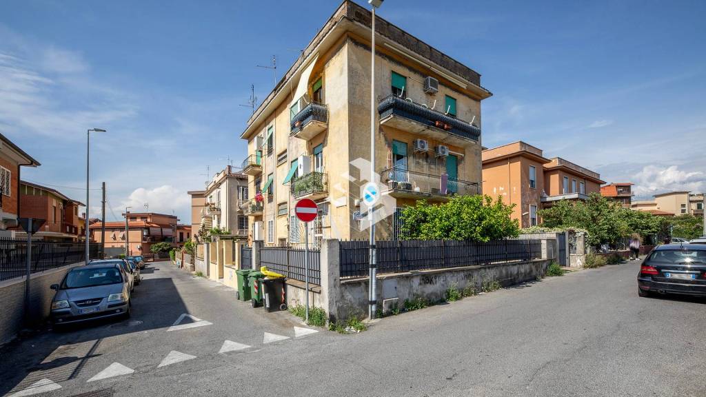 appartamento in vendita a Roma in zona Finocchio