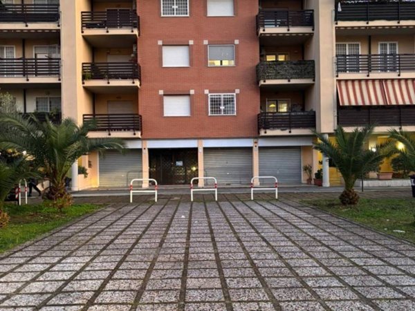 negozio in vendita a Roma in zona Settecamini