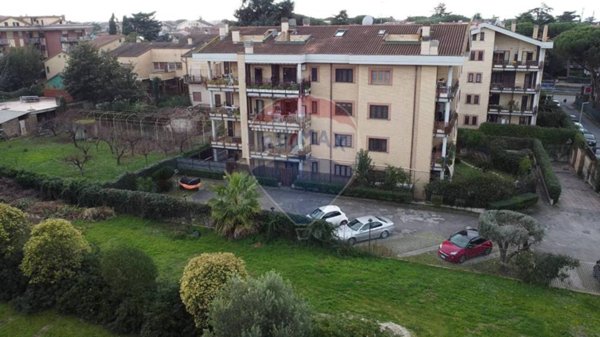 appartamento in vendita a Roma in zona Osteria del Curato