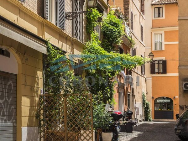 appartamento in vendita a Roma in zona Rione Monti/Campitelli