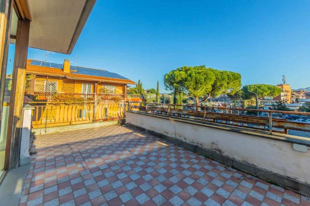 casa indipendente in vendita a Roma in zona Finocchio