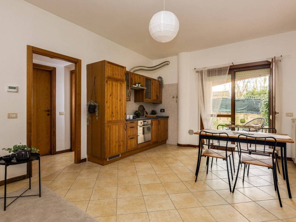 appartamento in vendita a Roma in zona Valle Muricana