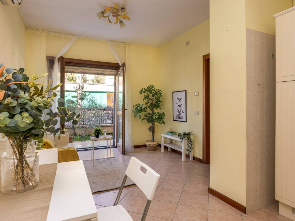 appartamento in vendita a Roma in zona Valle Muricana