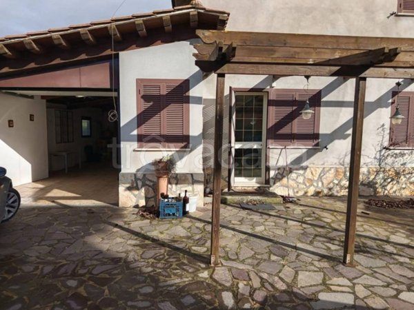 casa indipendente in vendita a Roma in zona Osteria Nuova