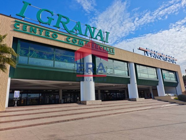 locale commerciale in vendita a Roma in zona EUR