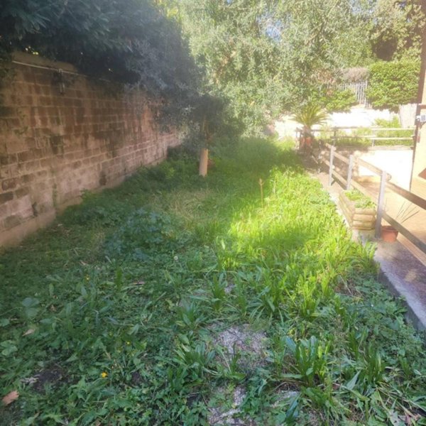 appartamento in vendita a Roma in zona Pantan Monastero