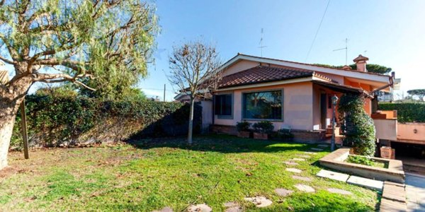 casa indipendente in vendita a Roma in zona Infernetto