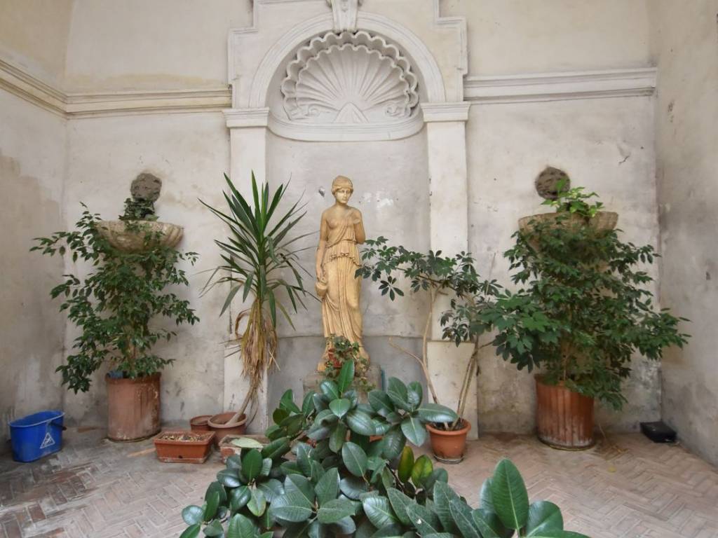 appartamento in vendita a Roma in zona Rione Regola