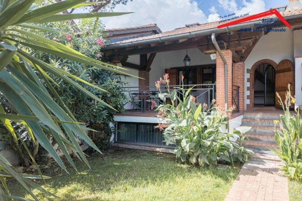 casa indipendente in vendita a Roma in zona Infernetto