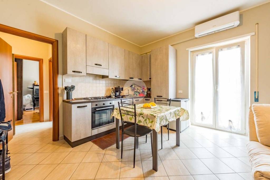 appartamento in vendita a Roma in zona Lunghezza