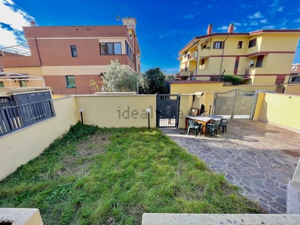 appartamento in vendita a Roma in zona Ostia Antica