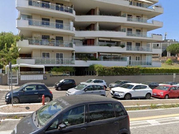 locale commerciale in vendita a Roma in zona Torrino