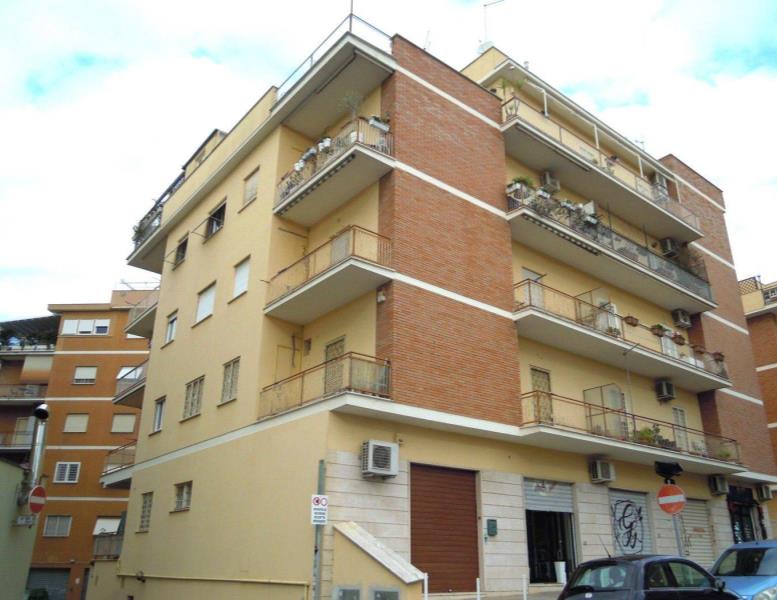 locale commerciale in vendita a Roma in zona Trionfale