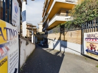locale commerciale in vendita a Roma in zona Portuense