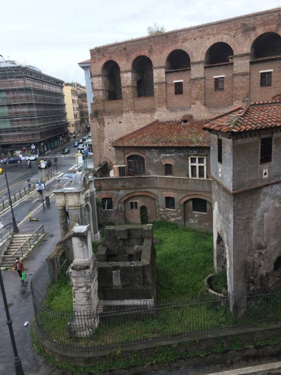 negozio in vendita a Roma in zona Parione/Sant'Eustachio