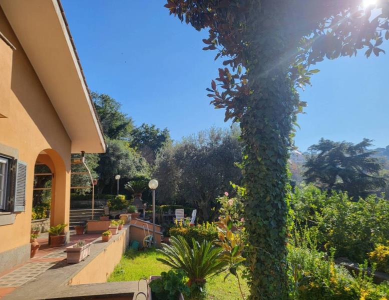 casa indipendente in vendita a Roma in zona Finocchio