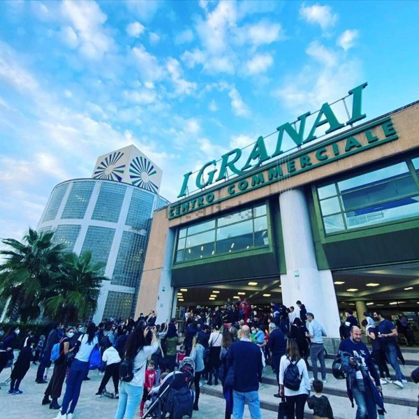 locale commerciale in vendita a Roma in zona EUR