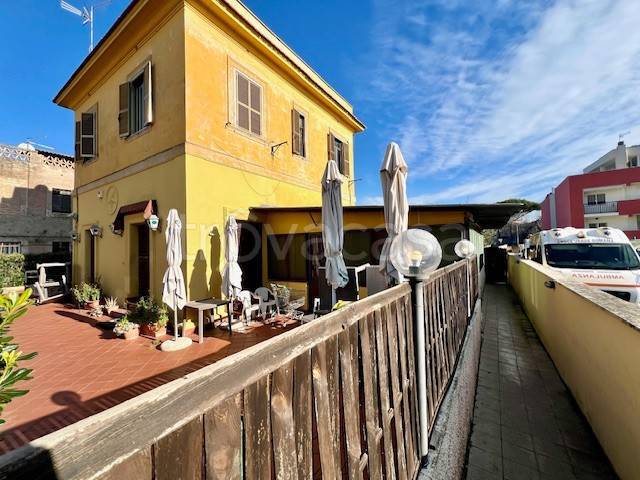 casa indipendente in vendita a Roma in zona Tuscolano