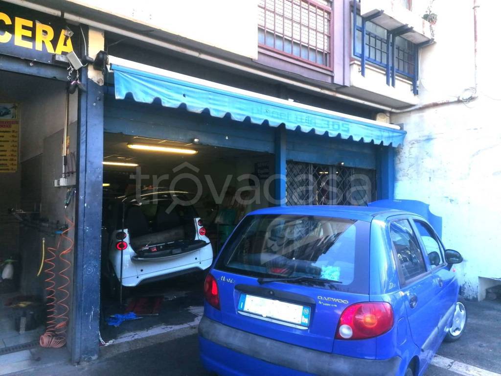 negozio in vendita a Roma in zona Torre Angela