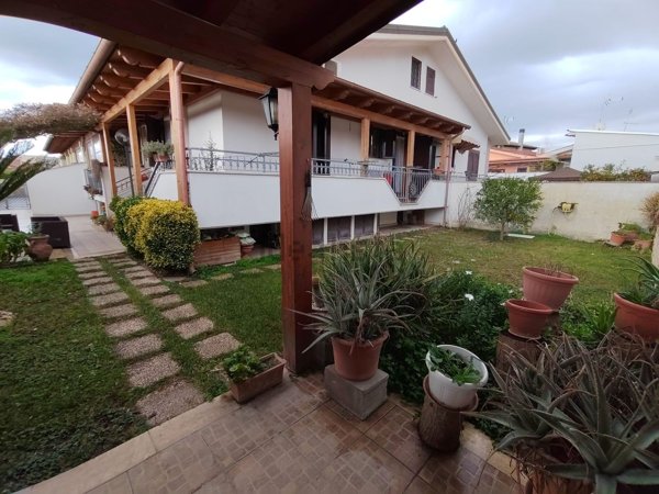 casa indipendente in vendita a Roma in zona Massimina/Casal Lumbroso
