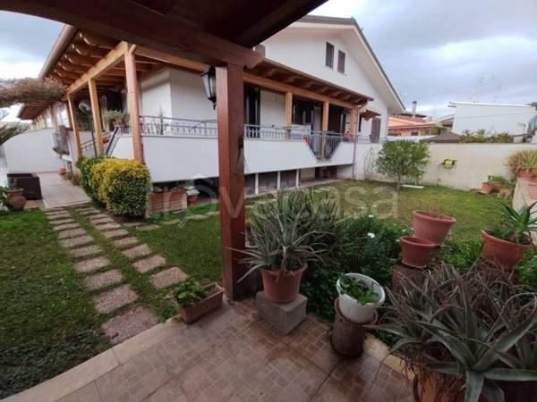 casa indipendente in vendita a Roma in zona Massimina/Casal Lumbroso