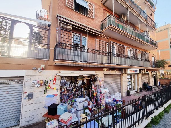 negozio in vendita a Roma in zona Portuense