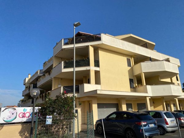 appartamento in vendita a Roma in zona Ostia Antica