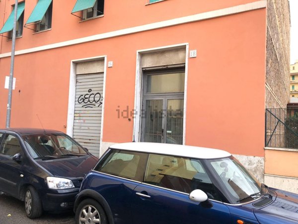 locale commerciale in vendita a Roma in zona Prenestino-Labicano