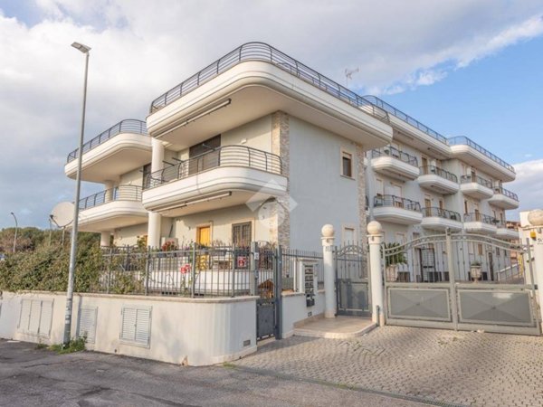 casa indipendente in vendita a Roma in zona Borghesiana