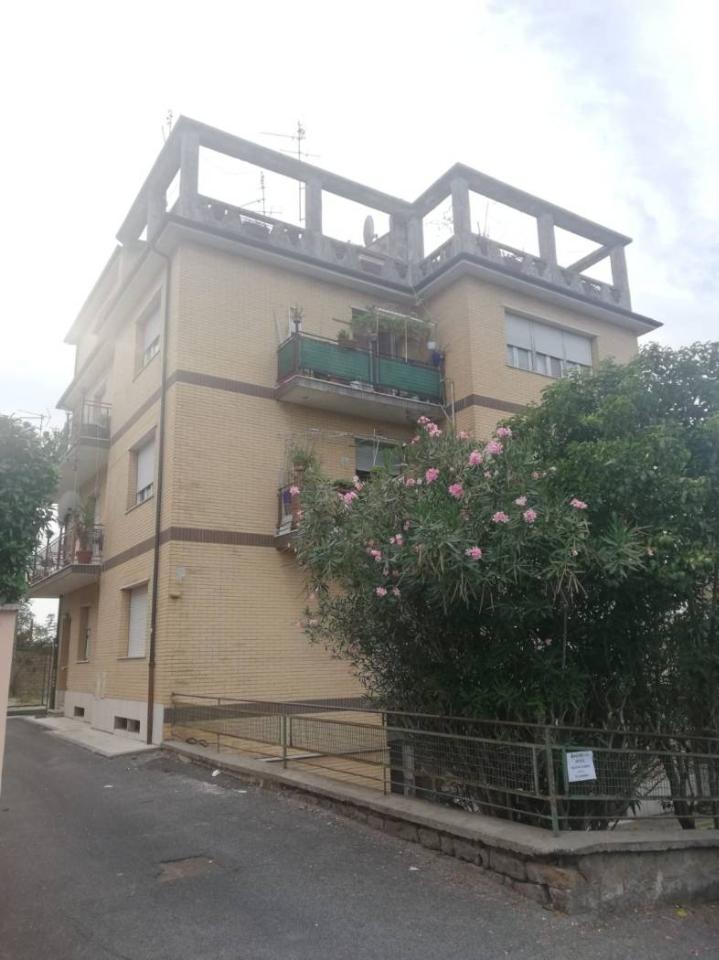 appartamento in vendita a Roma in zona Ostiense