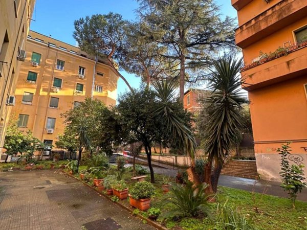 appartamento in vendita a Roma in zona Ostiense
