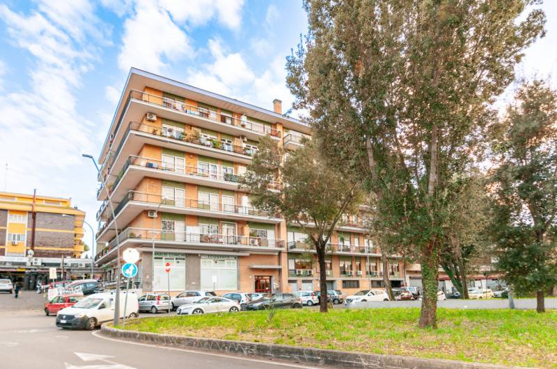 appartamento in vendita a Roma in zona Spinaceto