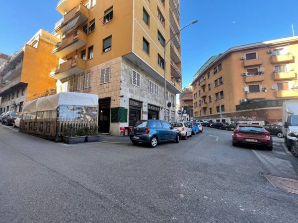 negozio in vendita a Roma in zona Tuscolano