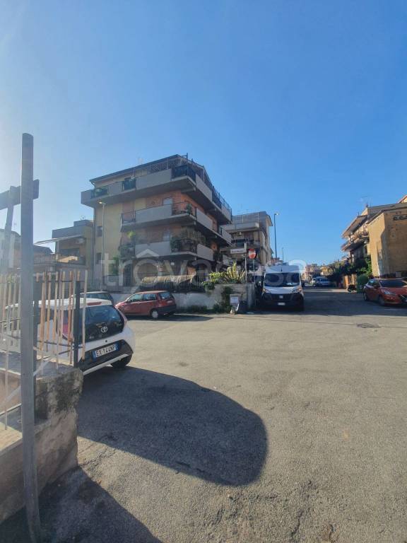 appartamento in vendita a Roma in zona Tor Bella Monaca