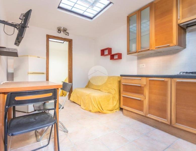 appartamento in vendita a Roma in zona Appio Pignatelli