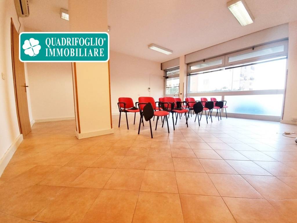 negozio in vendita a Roma in zona Mezzocammino