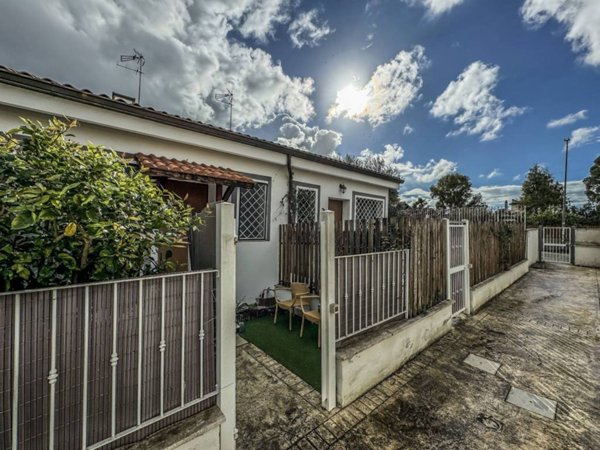 casa indipendente in vendita a Roma in zona Dragona/Bagnoletto