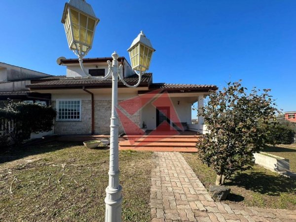 casa indipendente in vendita a Roma in zona Finocchio