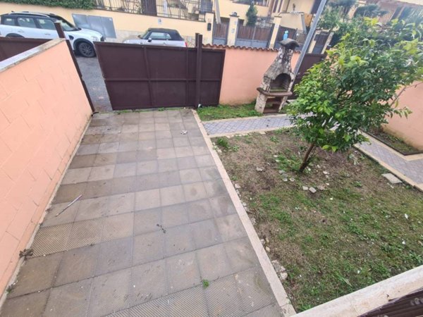 casa indipendente in vendita a Roma in zona Valle Muricana