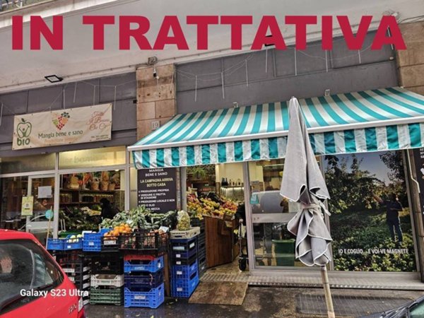 negozio in vendita a Roma in zona Cinecittà