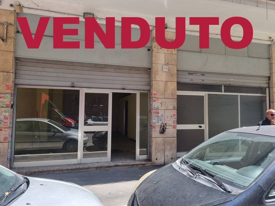negozio in vendita a Roma in zona Cinecittà