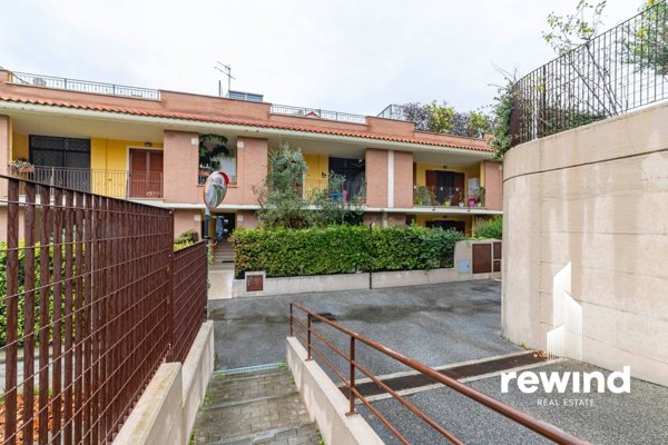 appartamento in vendita a Roma in zona Valle Muricana