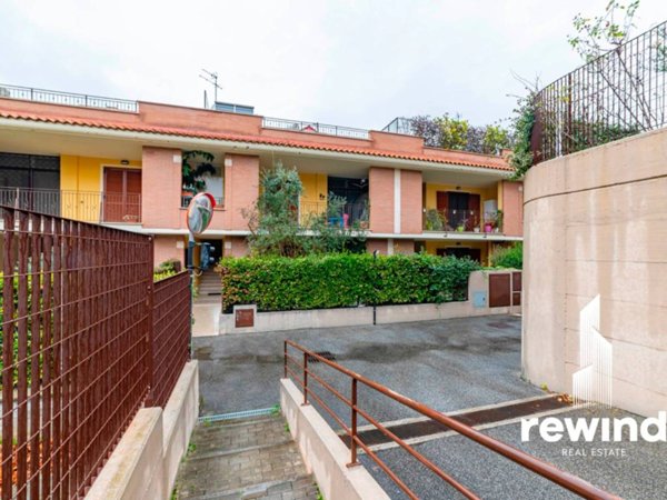appartamento in vendita a Roma in zona Valle Muricana