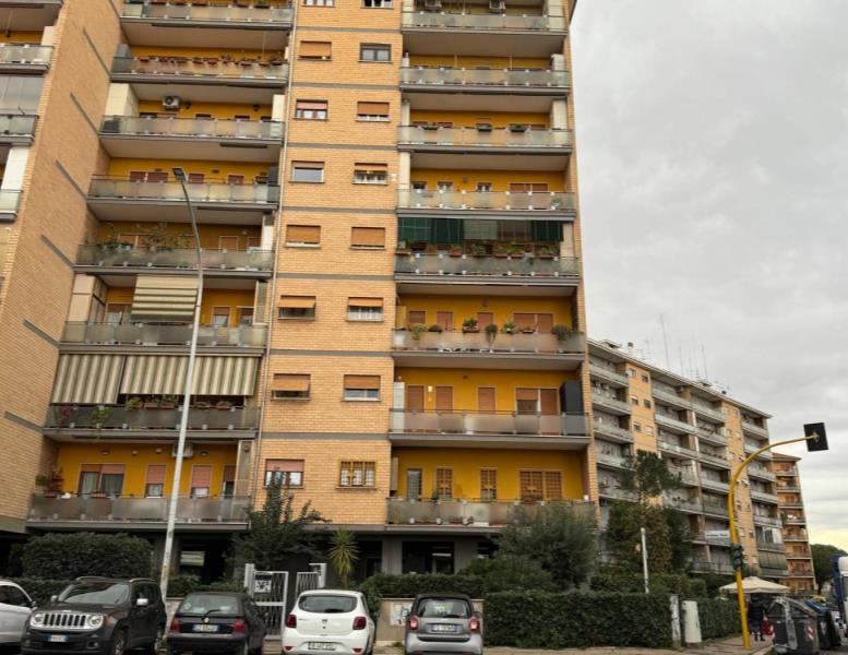 appartamento in vendita a Roma in zona Torre Spaccata