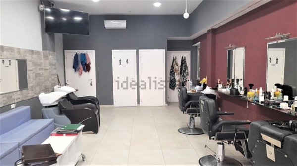 locale commerciale in vendita a Roma in zona Prenestino-Centocelle