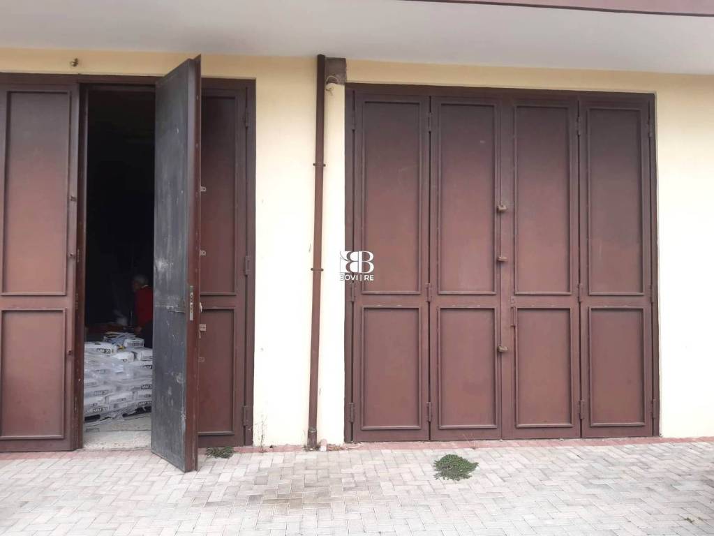 locale di sgombero in vendita a Roma in zona Finocchio